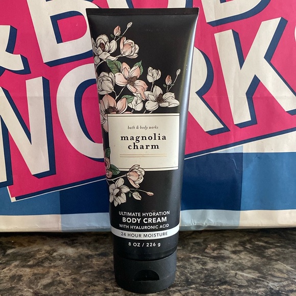 Bath & Body Works Magnolia Charm - Picture 1 of 4
